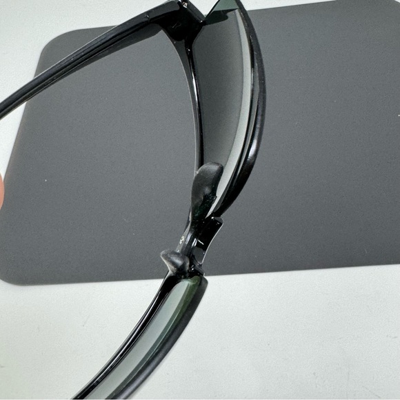 Hobie Wharf Black needs nose pads some scratches on lenses for parts or restore - Picture 12 of 14